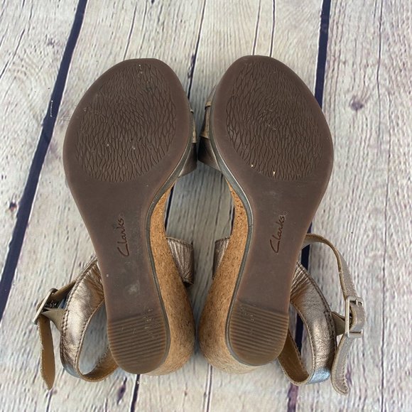 Clarks Gunmetal-Toned Solid Wedge Sandals - Picture 10 of 10